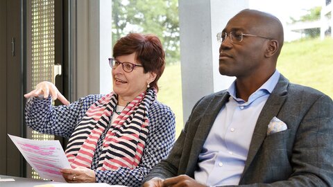 Roswitha Petry und Keita Mutombo.